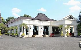 Megaland Hotel Solo